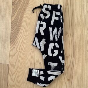 nununu Alphabet Baggy pants - Size 6-7 black and cream - 100% cotton - like new